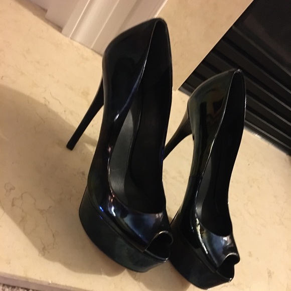 B. Brian Atwood NWT Bambola Oil Slick Peep Pumps - Picture 2 of 8